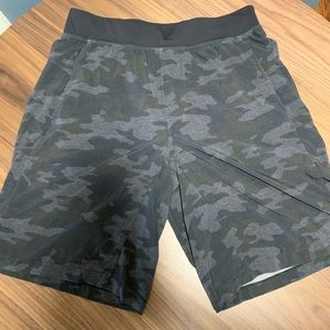 Lululemon 10” linerless Short (L)